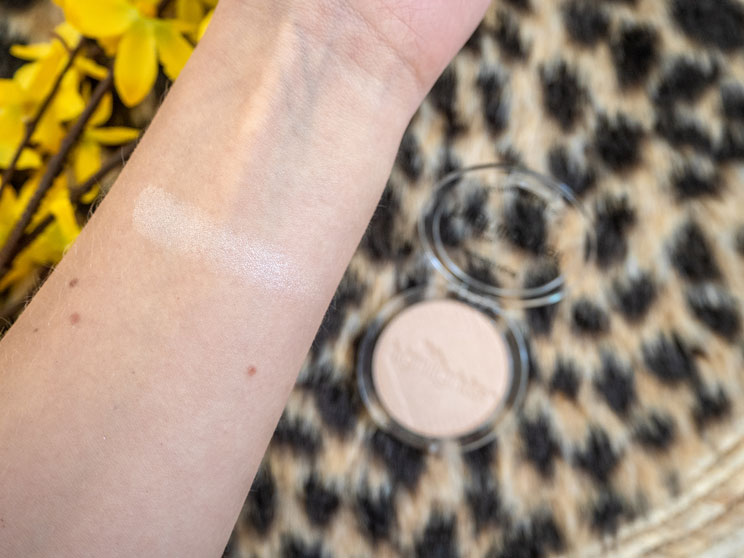 Essence the highlighter review