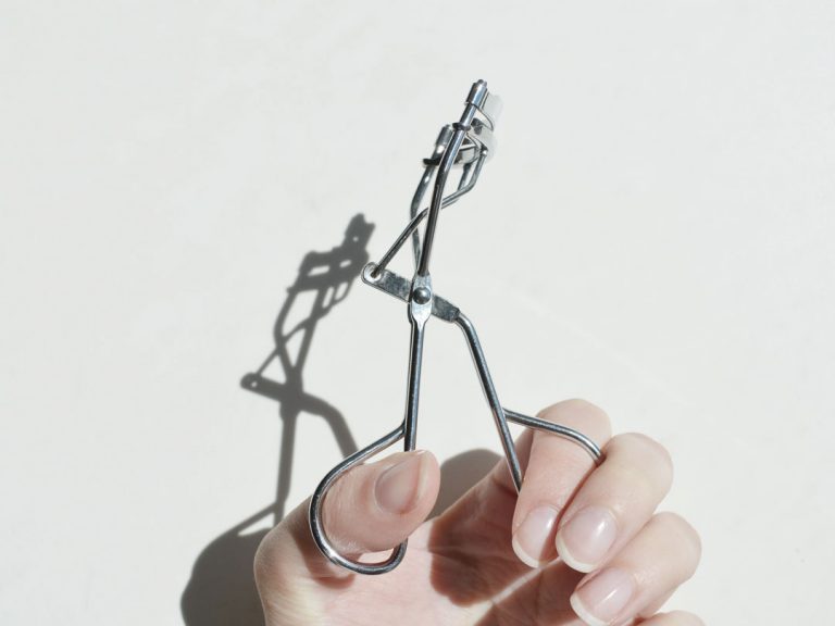 Wimpers krullen met én zonder wimperkruller Wimpers krullen met én zonder wimperkruller